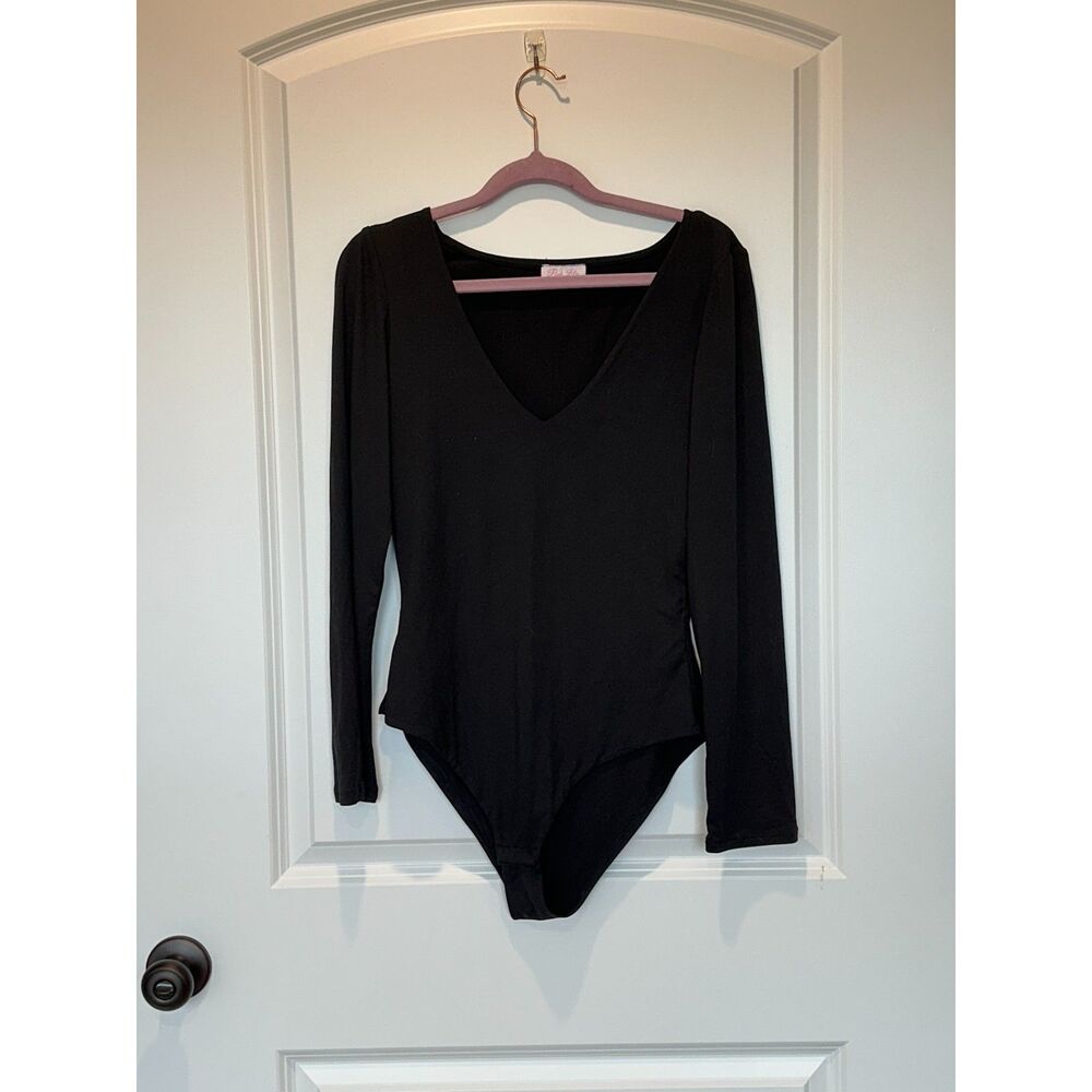 NWOT Pink Lily V-Neck Long Sleeve Body Suit Black Size Large